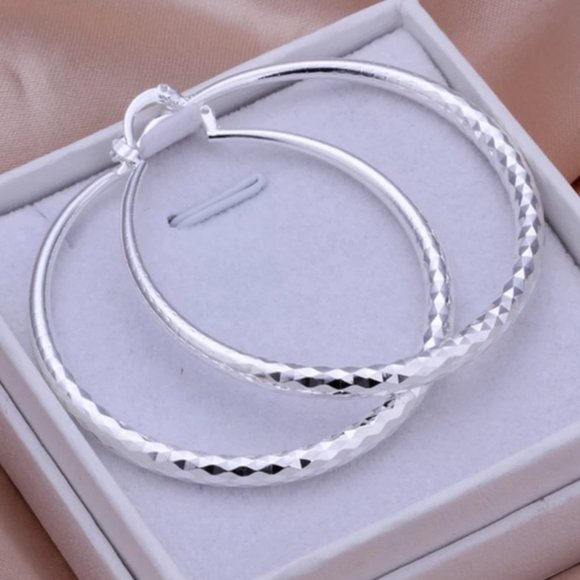 NEW 925 Silver 2” Diamond Cut Hoop Earrings - Picture 5 of 6